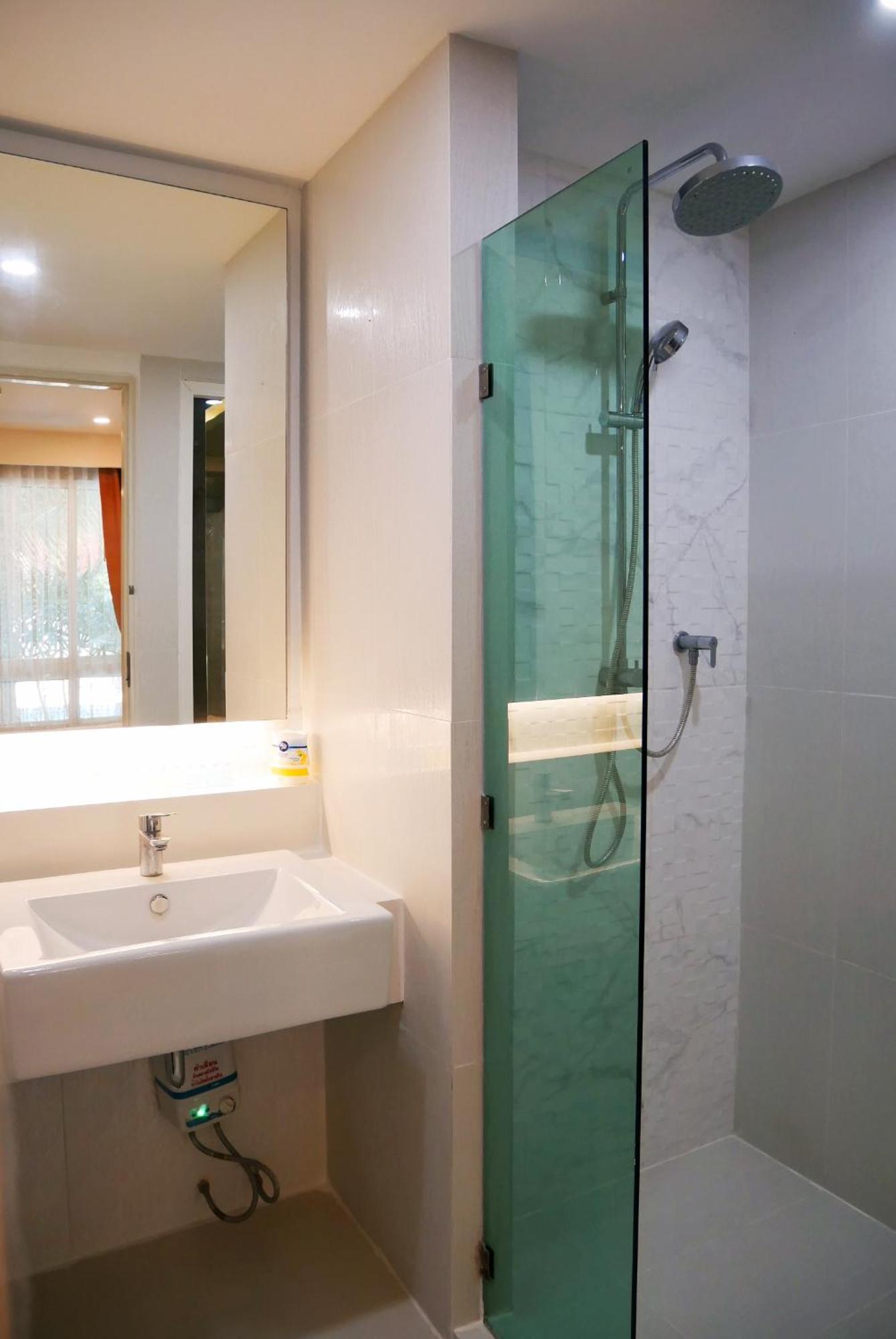 Seven Seas Pattaya Poolside Room ห้องติดสระ Jomtien Beach Dış mekan fotoğraf